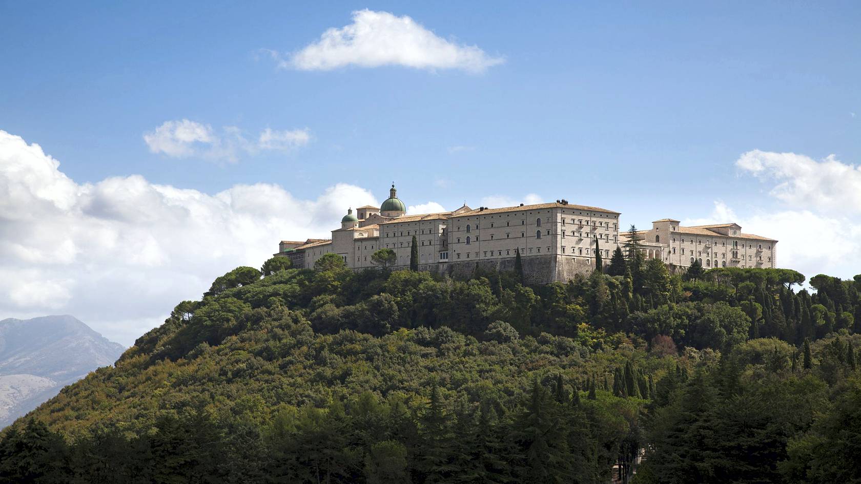 Montecassinon luostarin kautta kohti ikuista Roomaa